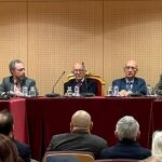 José Luis Dader, Pedro Crespo de Lara, Antonio García Paredes y. Santiago Leyra-Curia (de izda. a dcha.), durante la sesión