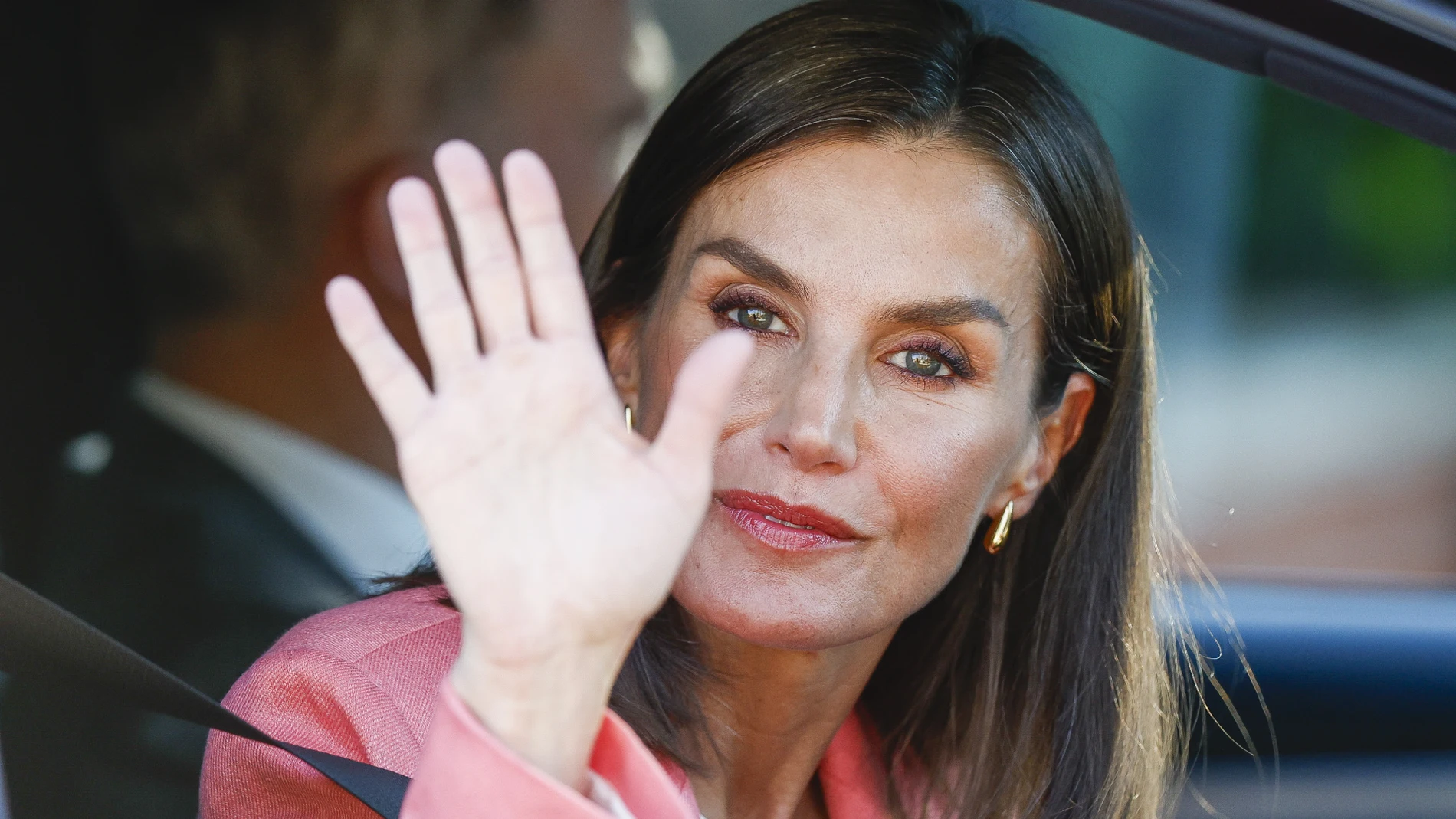 La Reina Letizia en su visita a Doña Sofía en el hospital