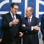 Vallejo junto a Garamendi y Díez