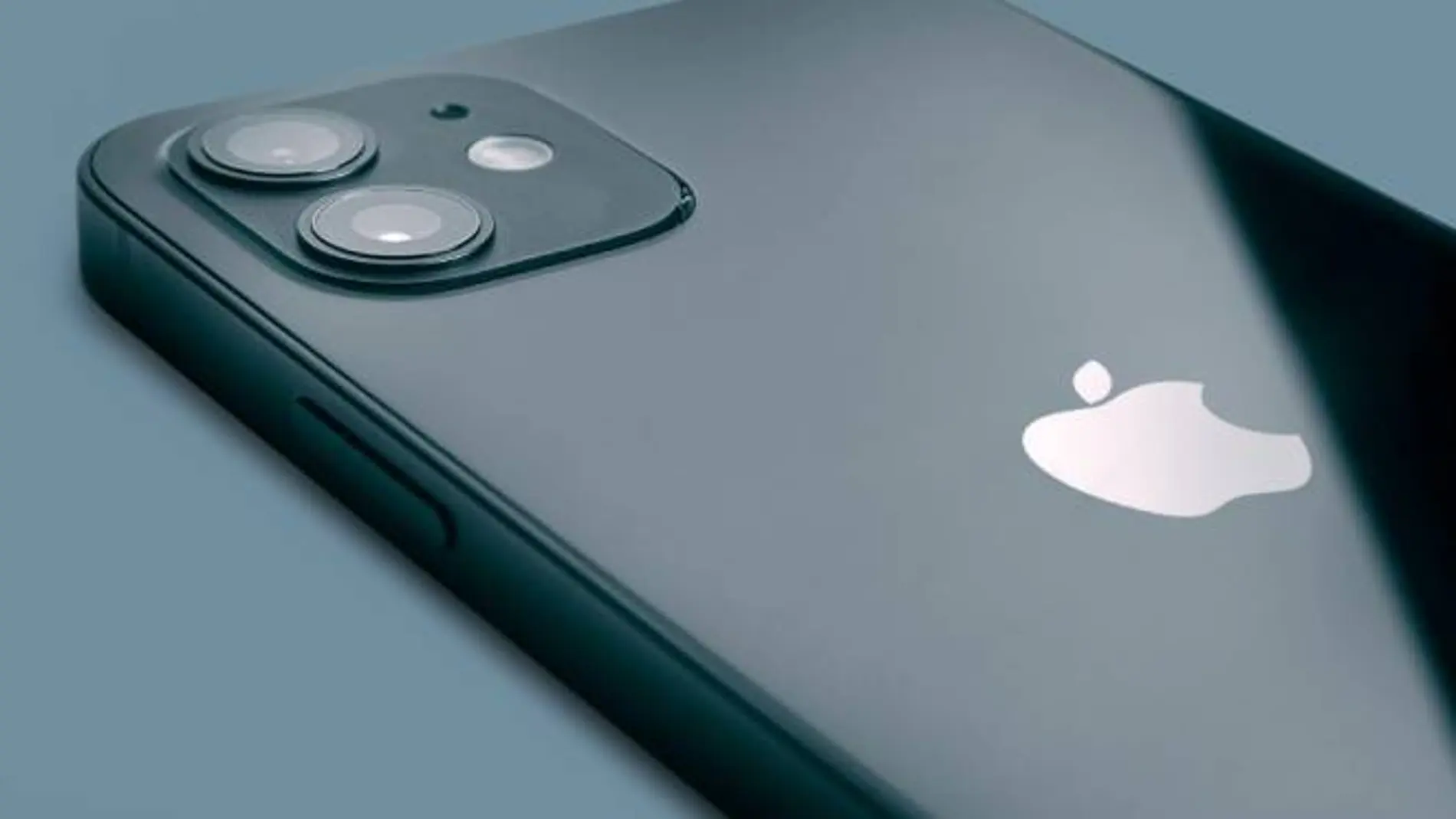 Usuarios de iPhone en 92 países reciben una alerta de Apple por 'ataque de software espía mercenario'.