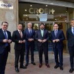 De izquierda a derecha: Jose María Albarracín, presidente de CROEM; Salvador Navarro, presidente de CEV; José Cano, vicepresidente de CEA; Fernando López Miras, presidente Región de Murcia; Javier González de Lara; presidente de CEA y Luis Alberto Marín, consejero de Economía, Hacienda y Empresa de la Región de Murcia