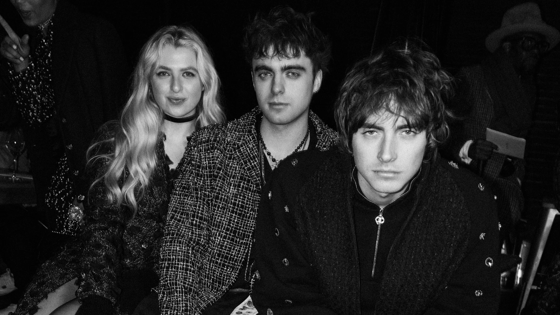 Anaïs, Lennon y Gene Gallagher en el desfile Métiers d’Art de Chanel 2023-2024