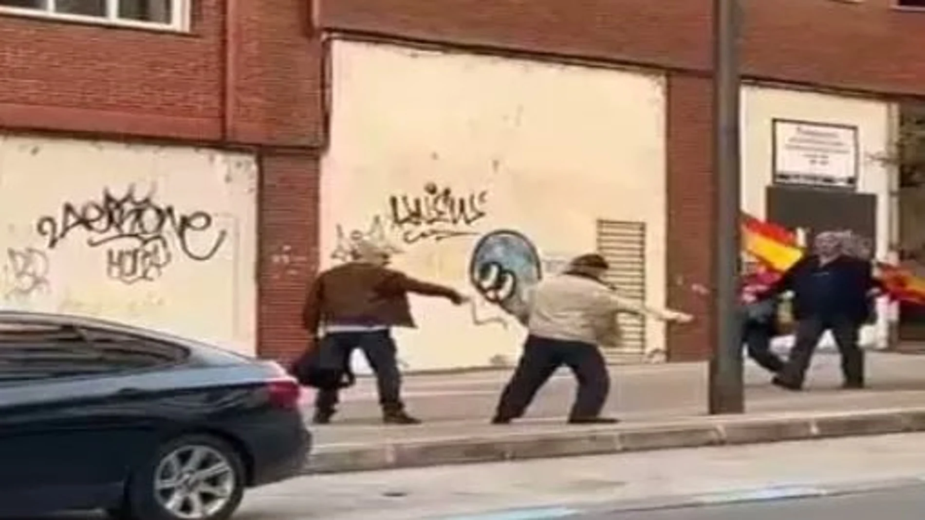 Momento de la agresión a Olegario Ramón