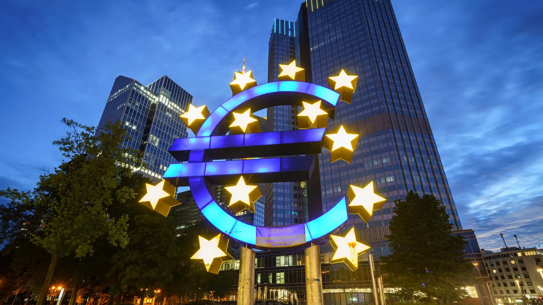Economía/Finanzas.- El euro cae a mínimos de noviembre por la divergencia de perspectivas entre BCE y Fed
