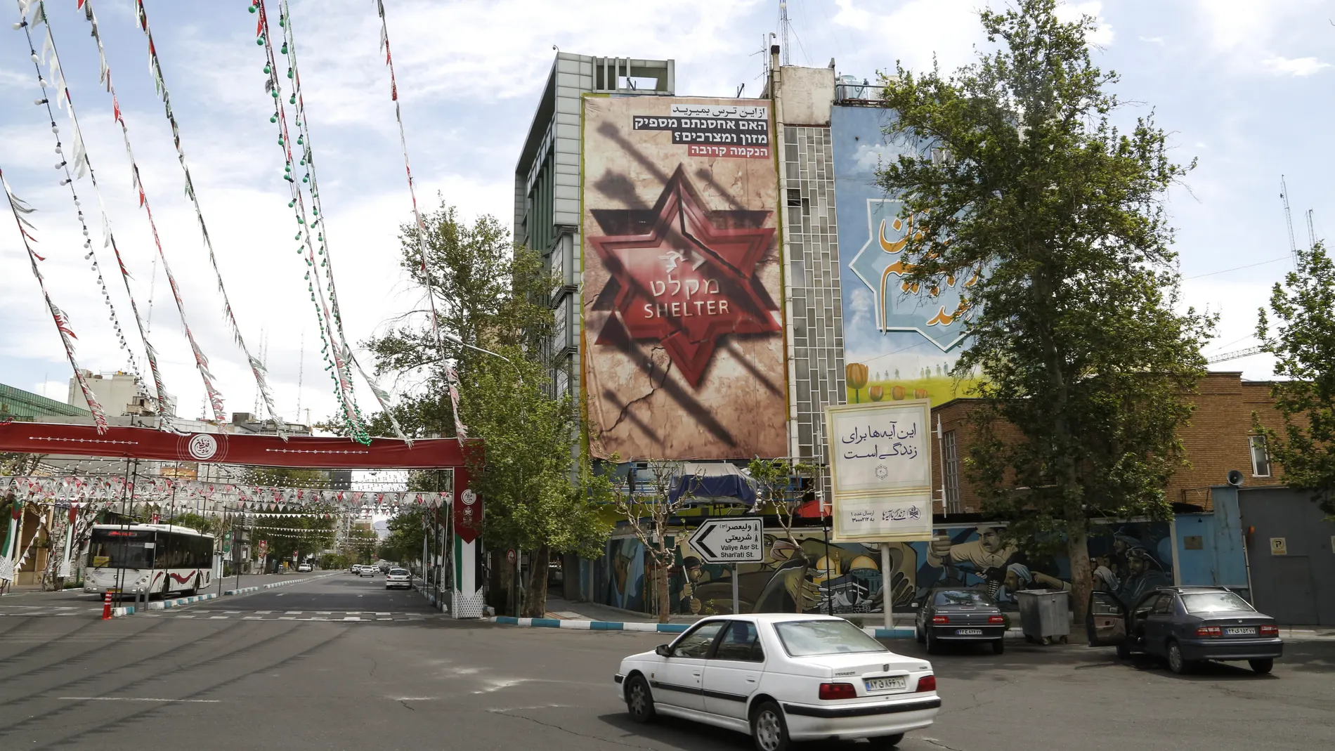 Tehran (Iran(islamic Republic Of)), 12/04/2024.- A car drives next to an anti-Israel billboard with the words reading in Persian 'Die from this fear' in Tehran, Iran, 12 April 2024. According to the Iranian supreme leader's official website, Khamenei said on 10 April that Israel 'should be punished and it will be punished' following the recent airstrike on the Iranian consulate in Syria which Iran blames on Israel. (Siria, Teherán) EFE/EPA/ABEDIN TAHERKENAREH