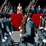 Más de 2.000 alumnos de Guardia Civil juran bandera en Baeza ante el rey Felipe VI.