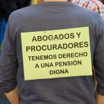 Abogados de toda España se concentran contra la ministra Elma Saiz