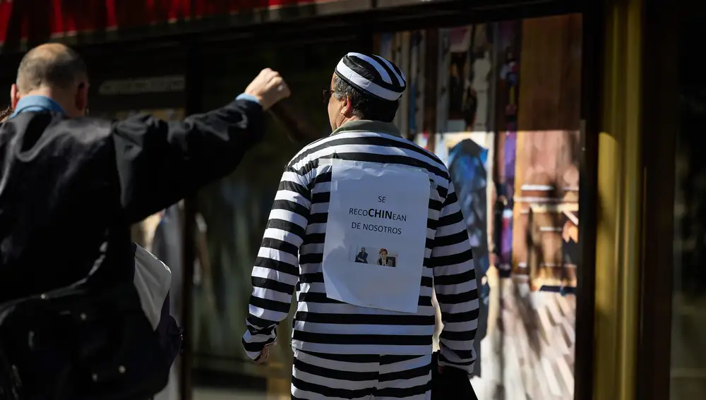 Abogados de toda España se concentran contra la ministra Elma Saiz