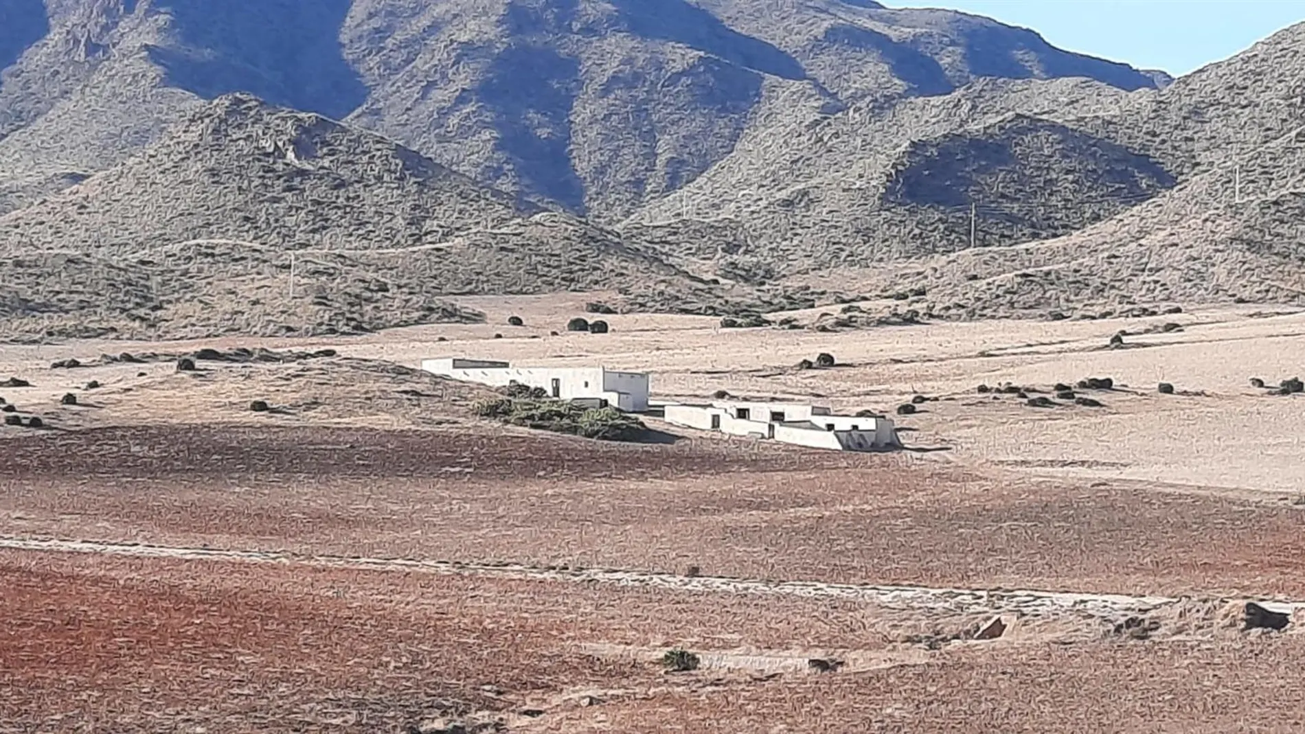 Ecologistas piden a TSJA que paralice cautelarmente el hotel frente a la playa de Los Genoveses (Almería)