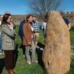 Uno de los Crómlech más antiguos del mundo se encuentra en el patio de armas de un castillo