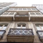 La Casa Picasso está situada en el número 14 de la calle Paio Gómez, en el barrio del Ensanche.
