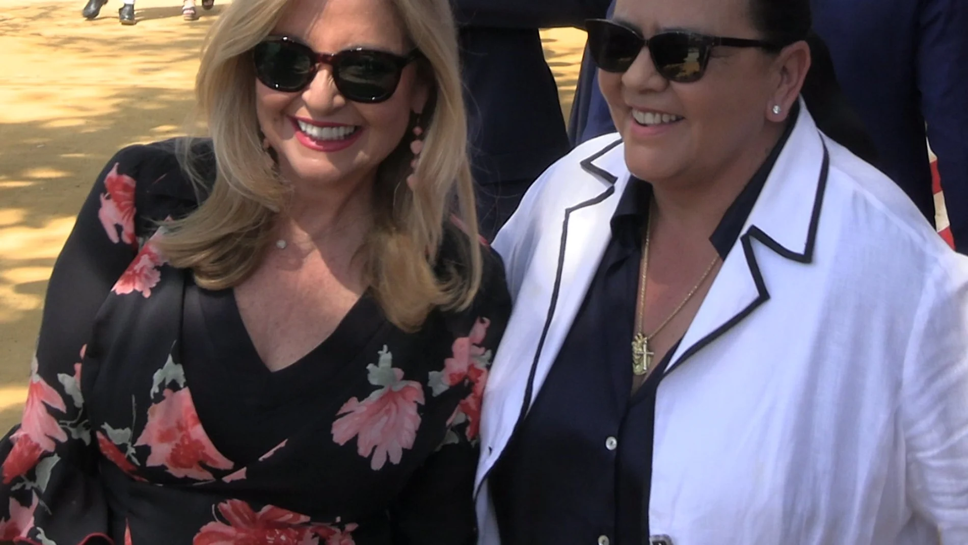 María del Monte vuelve a sonreír junto a Inmaculada Casal en la Feria de Sevilla: "Vamos para adelante"