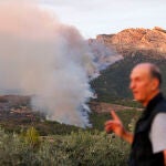 Tres bomberos han resultado heridos esta noche en la lucha contra el fuego en Tárbena