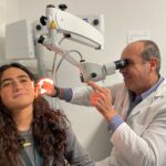 El doctor Enrique Ruiz Veguilla en consulta