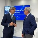 Presentación del estudio del Ivie sobre la infrafinanciación de la Región. El consejero de Economía, Hacienda y Empresa, Luis Alberto Marín, y el director de Investigación del Ivie y profesor Emérito de la Universidad de Valencia, Francisco Pérez