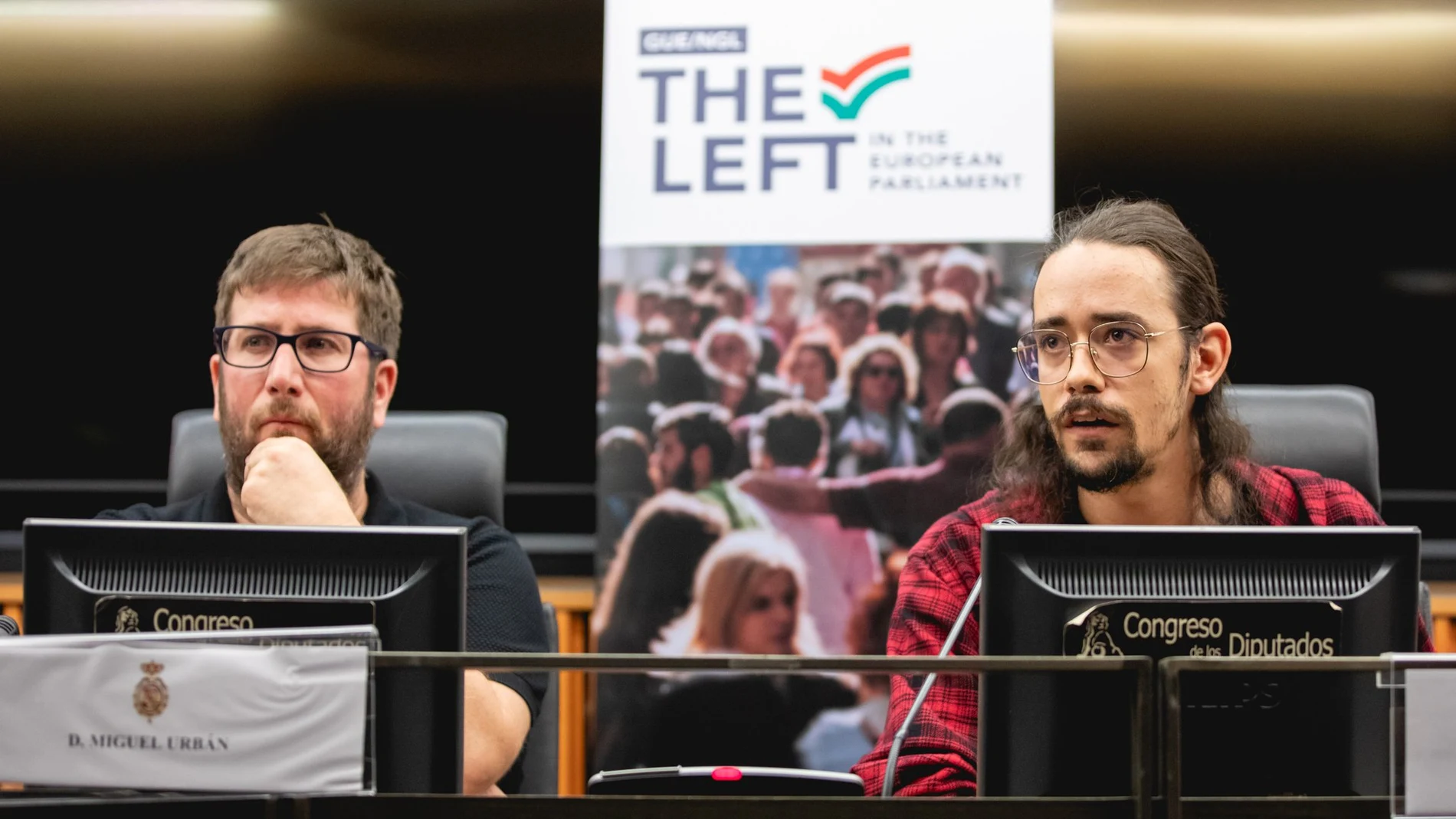 El eurodiputado de Anticapitalistas, Miguel Urbán, junto a uno de los '6 de Zaragoza' condenados, Javier Aijón, el pasado octubre en unas jornadas en el Parlamento Europeo