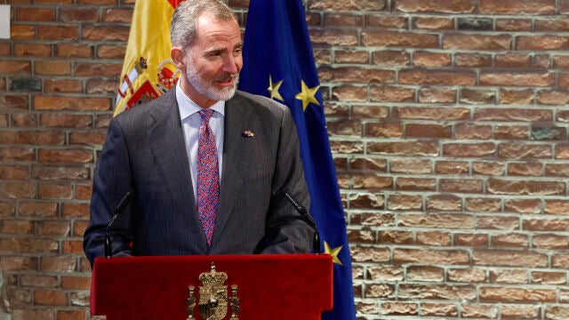 Reyes ofrecen recepción a la colonia española