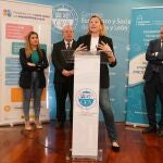 La consejera de Familia e Igualdad de Oportunidades, Isabel Blanco, en la presentación del informe junto a Estela López, Enrique Cabero, Ignacio Sobrino y Álvaro Retortillo