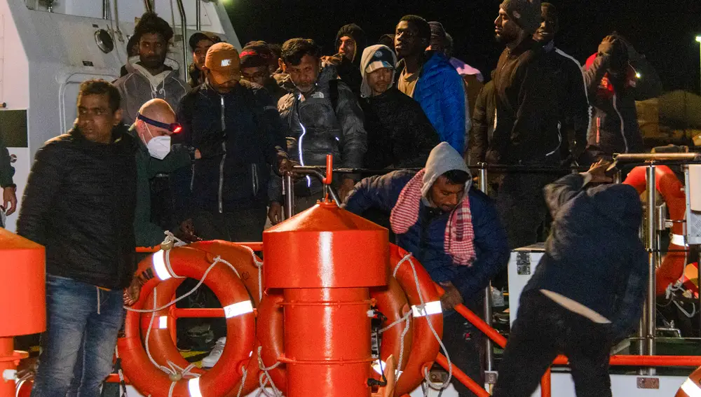 Interceptada una patera con 24 migrantes cerca de la Costa granadina