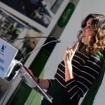 Ayuso visita la empresa familiar Arzam en Guadarrama por su 50 aniversario 