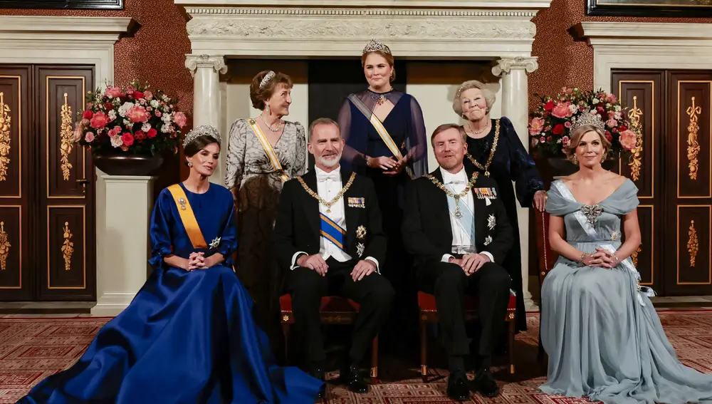 El look de la Reina Letizia en la cena de Estado en Holanda.