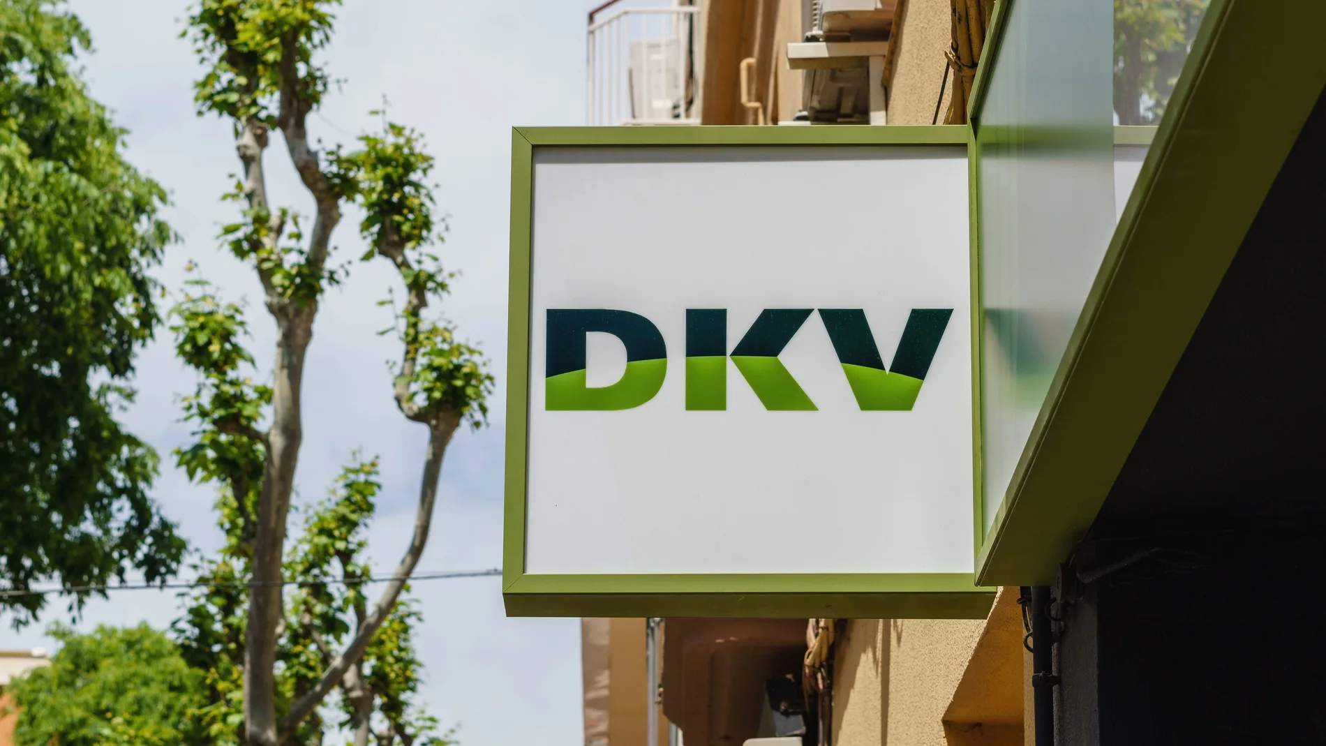 Barcelona, España - 7 de mayo de 2022. DKV Seguros, compañía de seguros de salud, filial en España de la multinacional ERGO Insurance Group