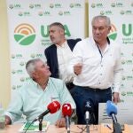 Lorenzo Ramos y Aurelio Gonzalez, de UPA, atienden a la prensa