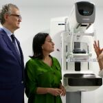 El consejero de Salud, Juan José Pedreño, visitó el Servicio de Radiología del hospital de Yecla.