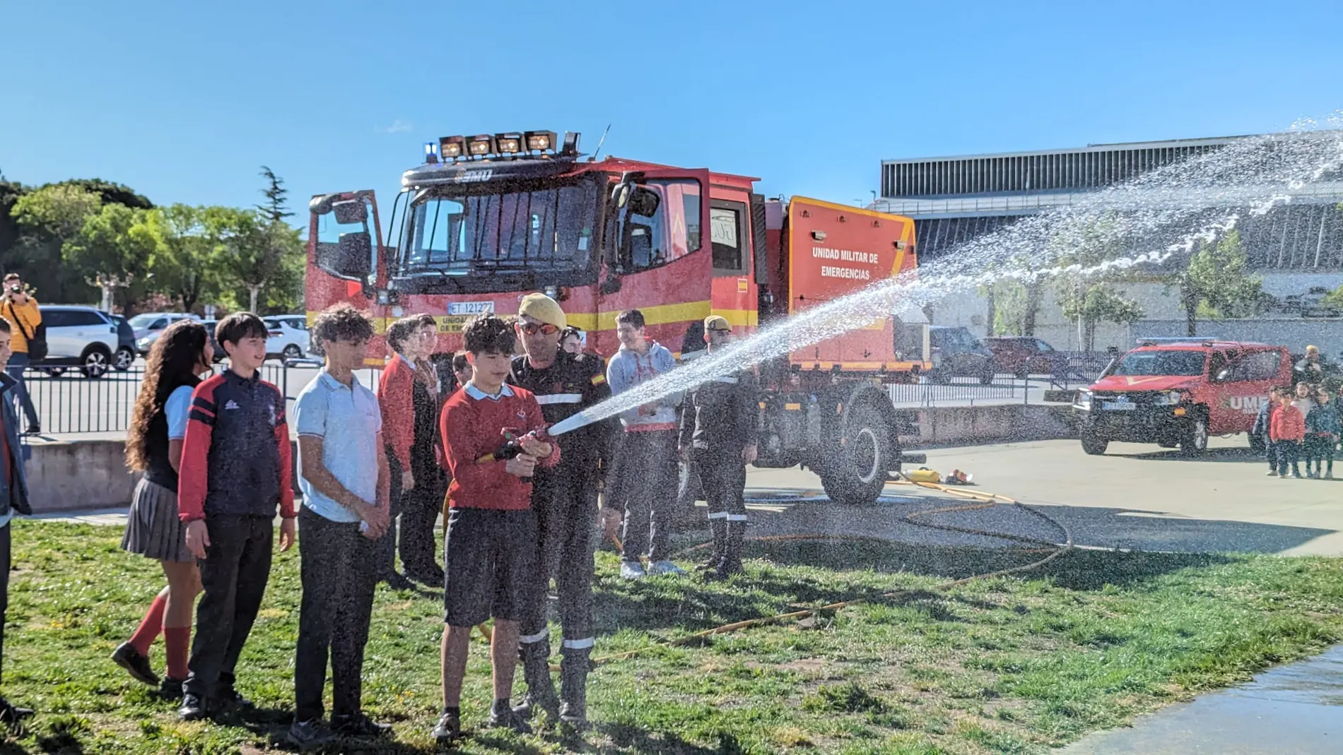La Unidad Militar de Emergencias (UME) visita el Colegio San Agustín de Valladolid