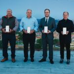 Los alcaldes de los pueblos distinguidos recogen el reconocimiento
