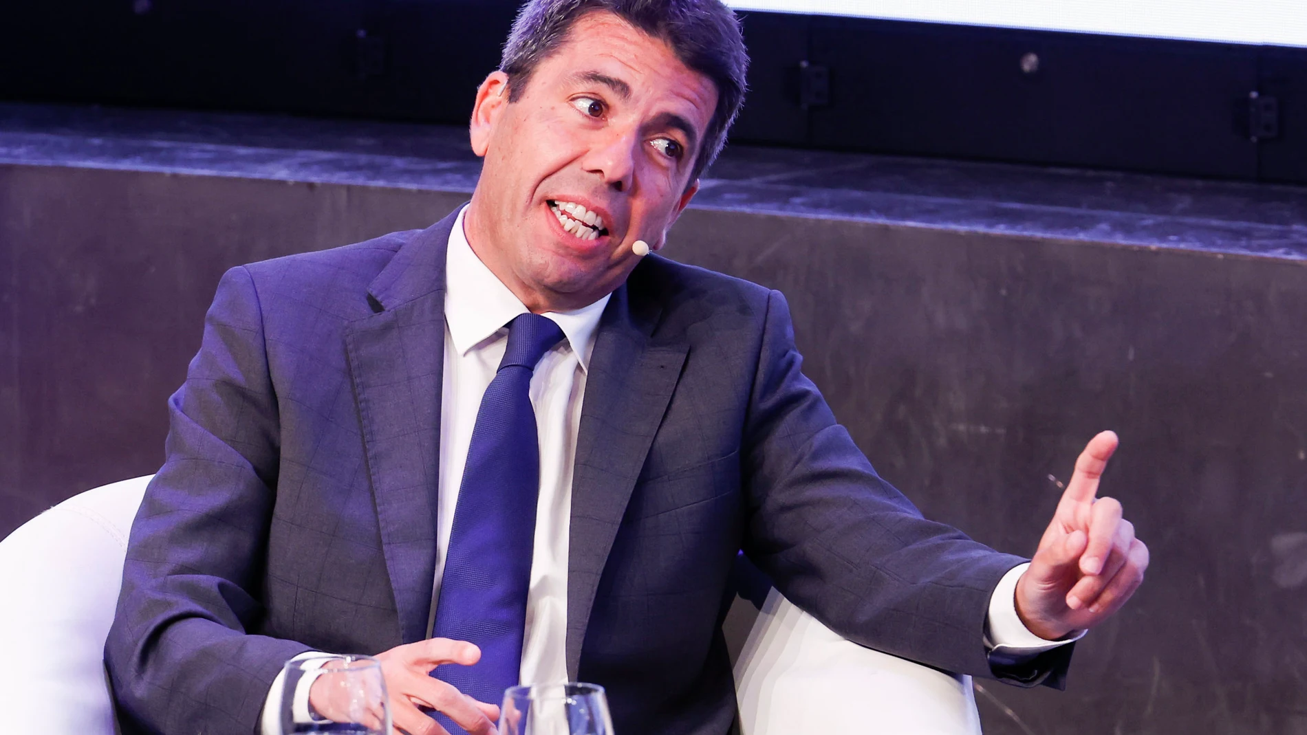 MADRID, 17/04/2024.- El presidente de la Comunidad Valenciana, Carlos Mazón, interviene este miércoles en la tercera jornada del foro Wake Up Spain! que organiza El Español y reúne altos directivos del mundo empresarial, en Madrid. EFE/ Javier Lizón