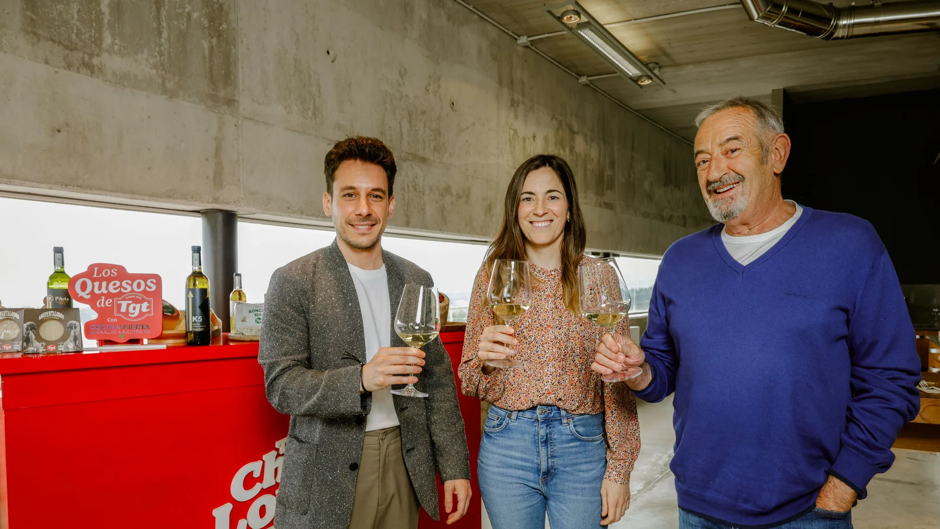 De izquierda a derecha: Antonio Sánchez, Brand Manager del Grupo TGT; Amaia Arguiñano, Gerente de la Bodega K5; Karlos Arguiñano