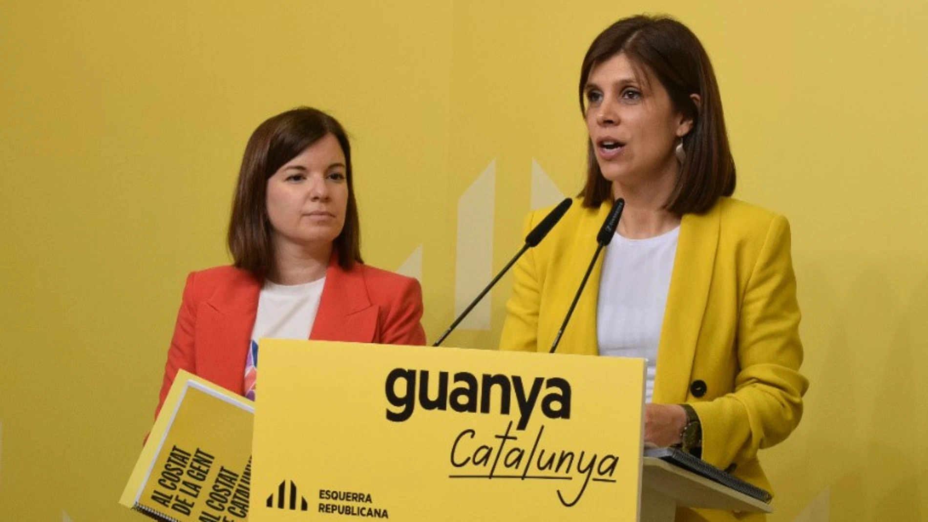 La vicesecretaria de Acción Política y Sectorial de ERC, Sara Bailac, y la secretaria general adjunta de ERC, Marta Vilalta, presentan el programa electoral para las elecciones catalanas del 12 de mayo en una rueda de prensa. ERC 18/04/2024