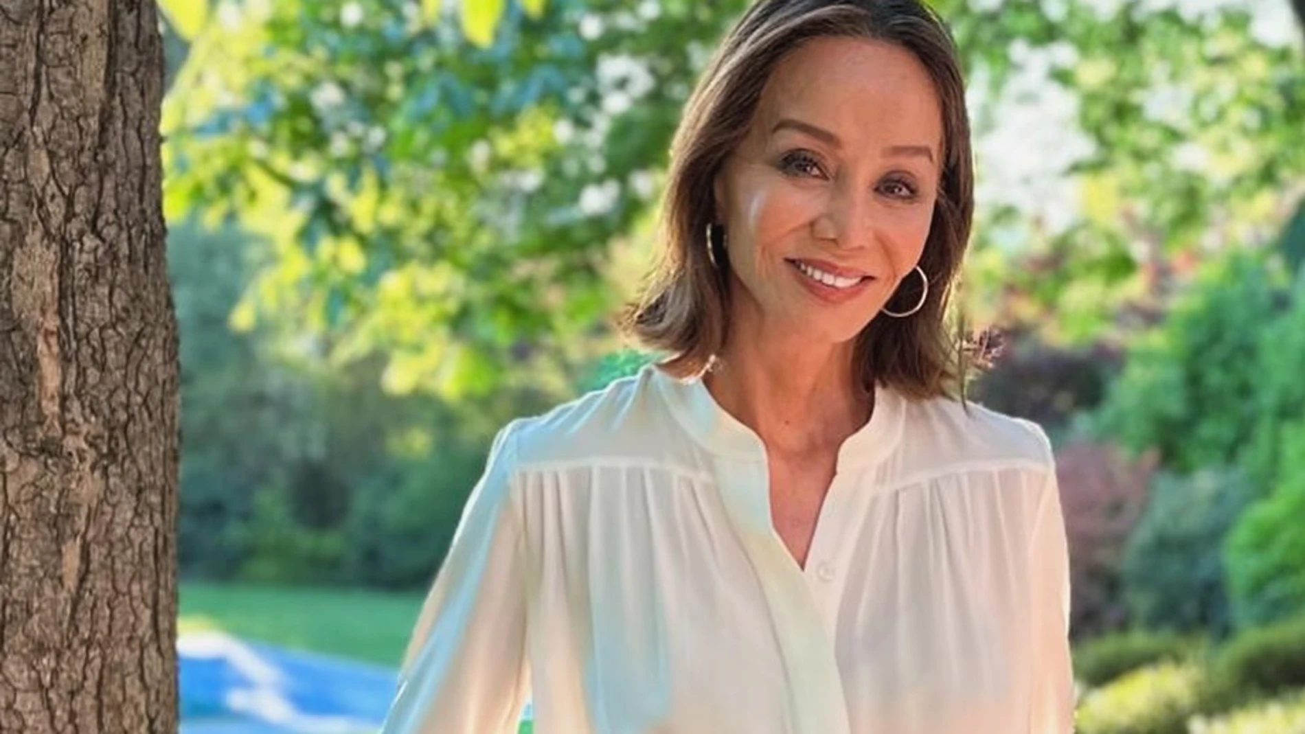 Isabel Preysler con look elegante.