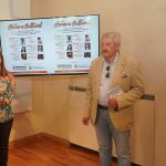 Aurelio Martín, presidente de la Peña La Aldaba, presenta las jornadas junto a la alcaldesa de La Pedraja de Portillo, Henar González, y el diputado provincial, Alfonso romo