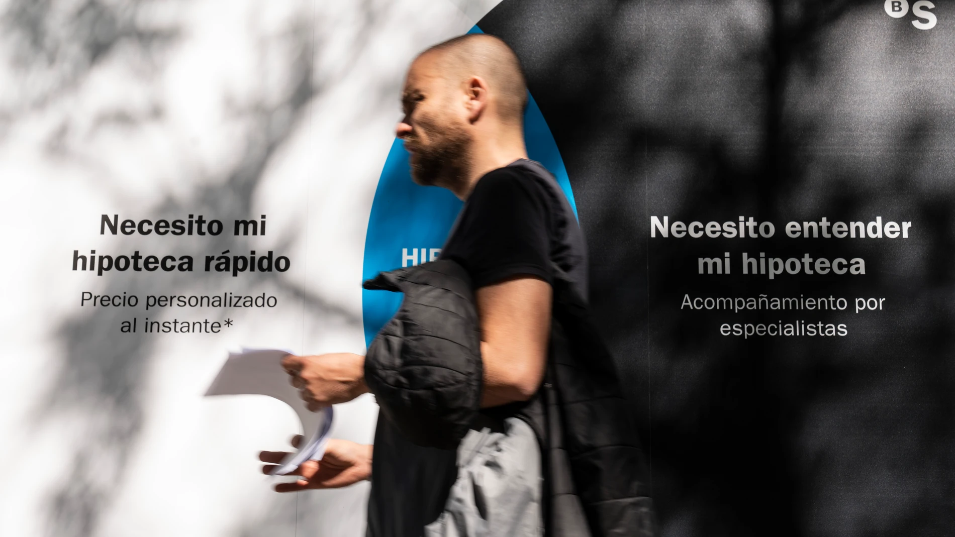 Anuncios de hipotecas en un banco de Madrid