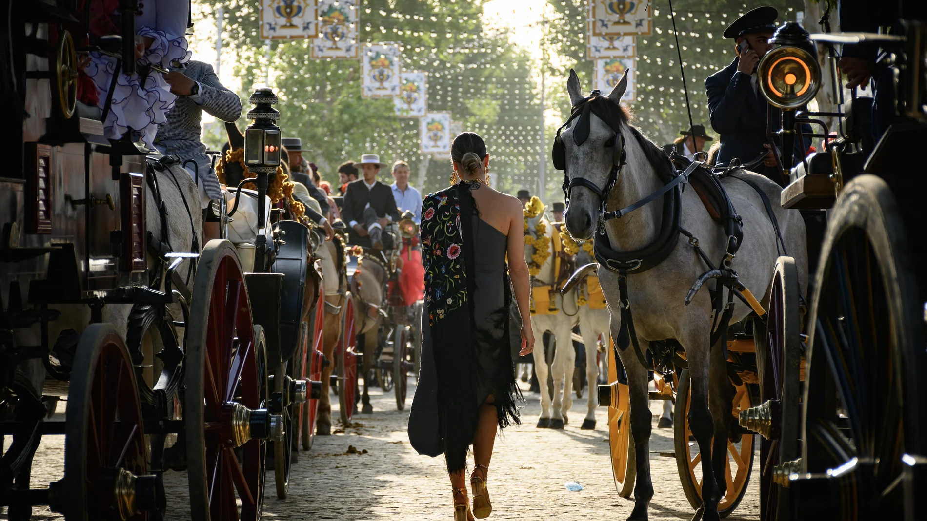 Una de las calles del Real de la Feria de Abril de Sevilla, este jueves.