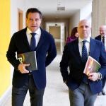 Los portavoces de los grupos PP y Vox en las Cortes, Raúl de la Hoz y Carlos Menéndez, presentan una proposición de ley conjunta