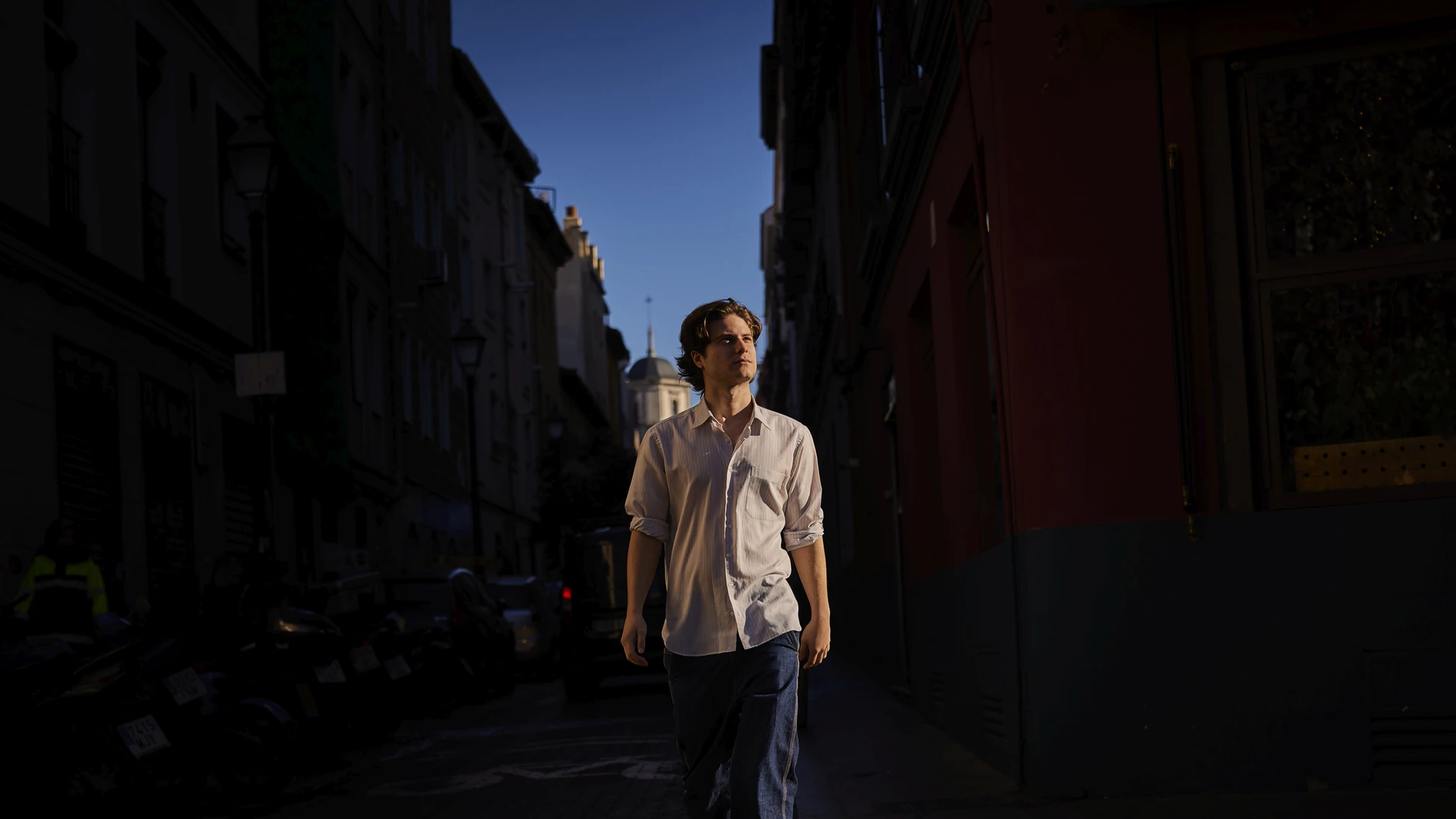 Entrevista con el artista musical Teo Lucadamo, compositor y productor de sus propios temas musicales.