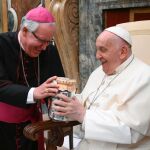 El papa recibió a los seminaristas de Sevilla y les pidió ser sacerdotes cabales