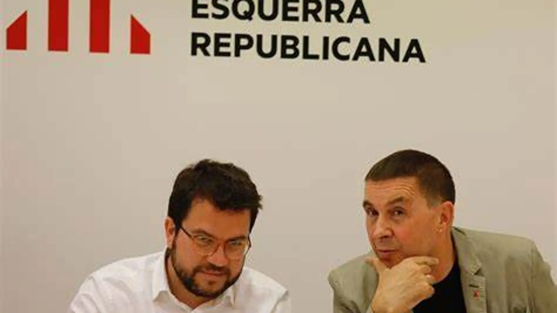 Pere Aragonès, con Arnaldo Otegi