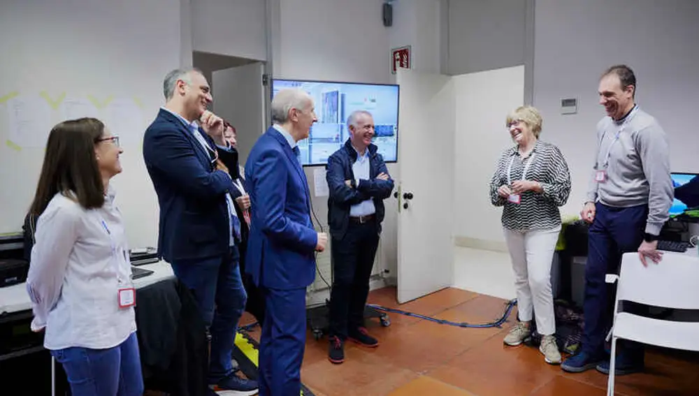 21A.- El lehendakari agradece el trabajo de las 12.000 personas que participan en el operativo electoral