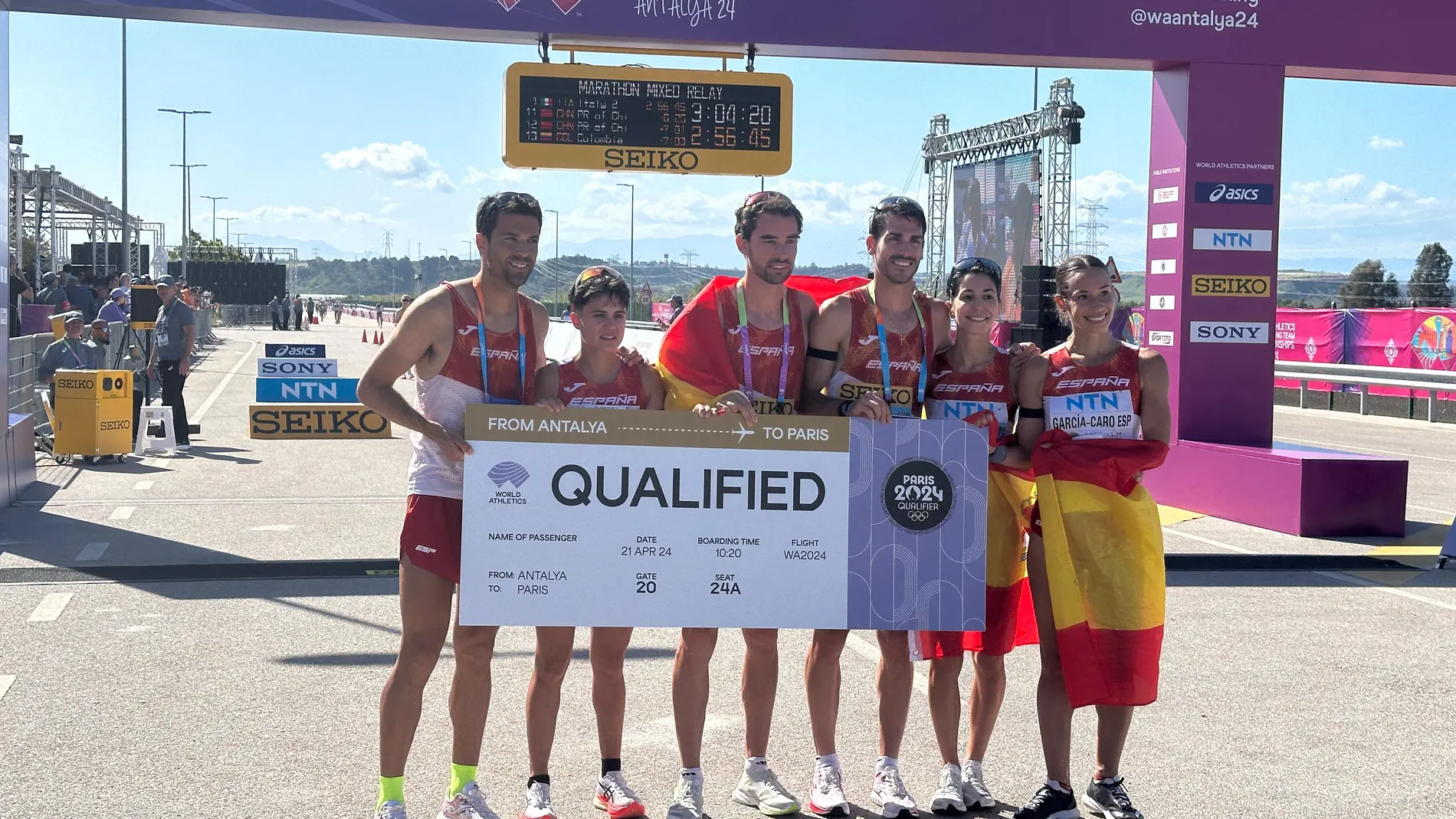 Miguel Ángel López, María Pérez, Álvaro Martín, Alberto Amezcua, Cristina Montesinos y Laura García-Caro formaron las tres parejas de relevos en el Campeonato del Mundo de Marcha