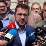 Pere Aragonès, atendiendo a los medios