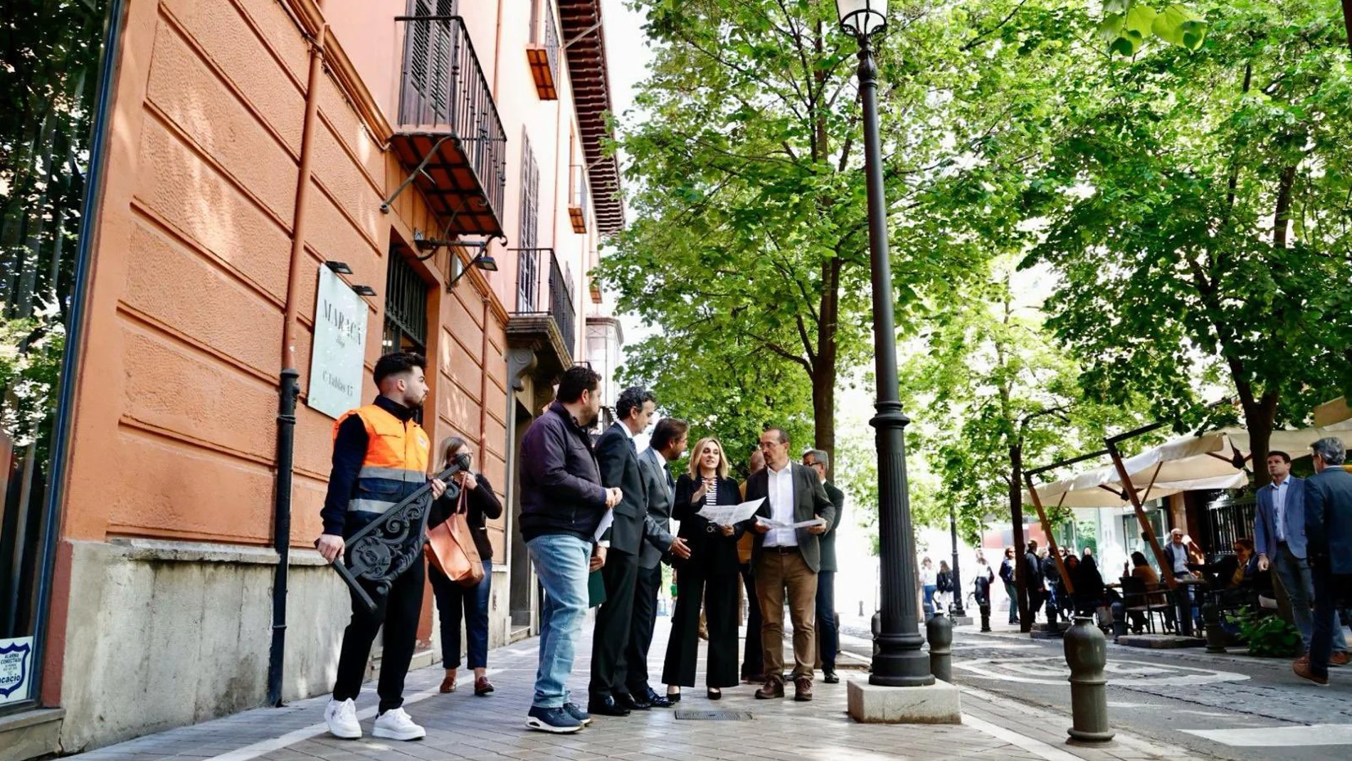 Granada cambia las farolas del centro histórico: tendrán iluminación artística