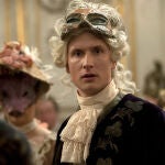 El actor danés Mikkel Boe Følsgaard​ dio vida al rey Cristian VII de Dinamarca en "Un asunto real"