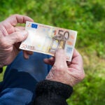 Las pensiones en España han tenido una serie de reformas y aumentos significativos en 2024 que ya cambian la vida de millones de pensionistas y jubilados
