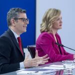  el ministro de Presidencia, Justicia y Relaciones con las Cortes, Félix Bolaños, junto a la ministra de Educación, Pilar Alegría, en rueda de prensa