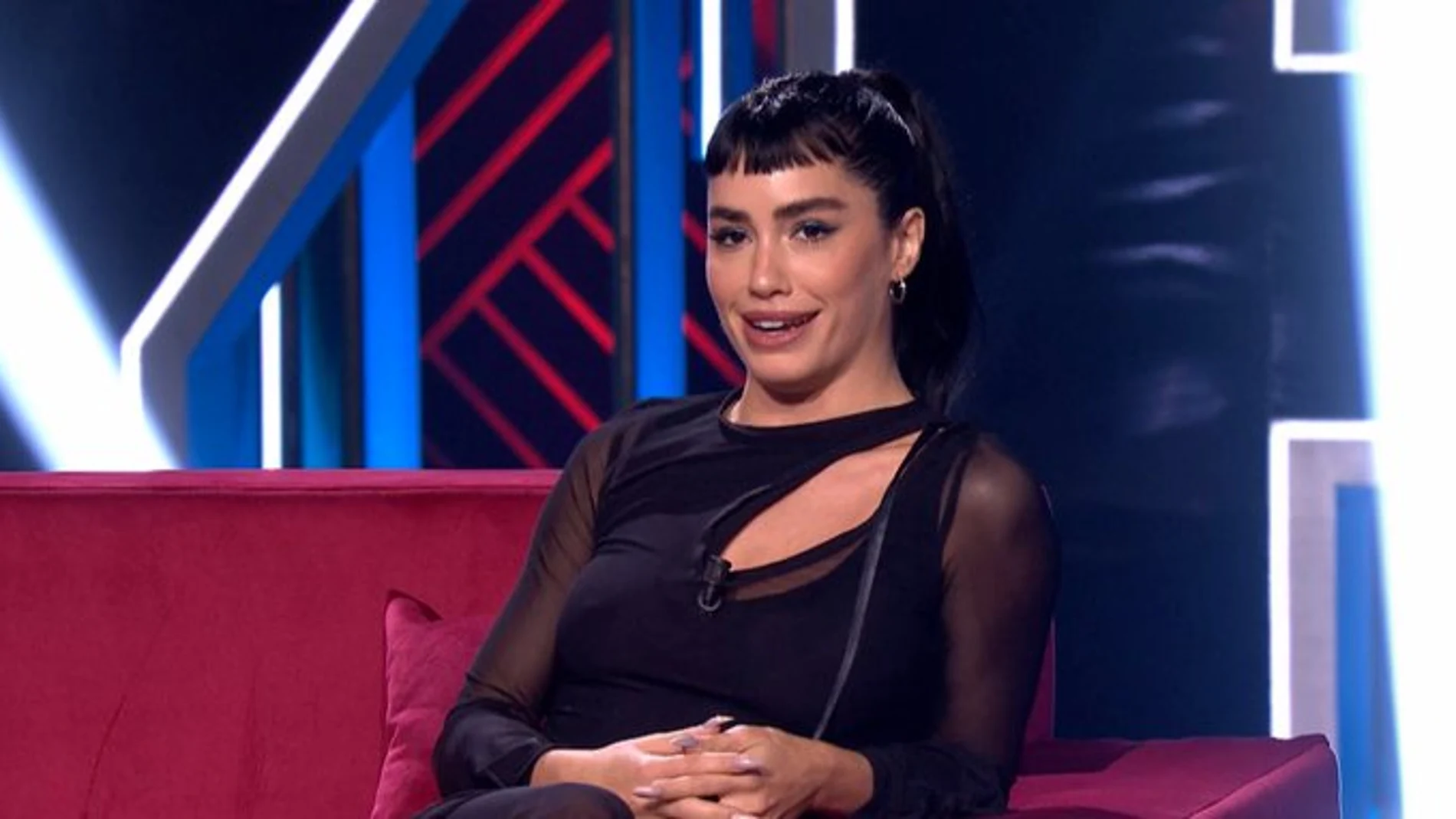 Lali Espósito en el plató de 'Martínez y Hermanos'
