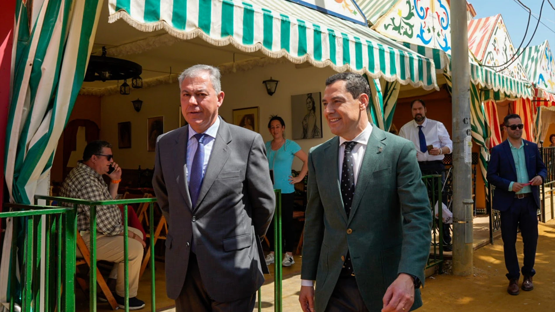 José Luis Sanz y Juanma Moreno, en la Feria